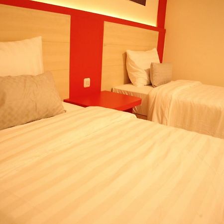 D'Carol Hotel Σουραμπάγια Εξωτερικό φωτογραφία